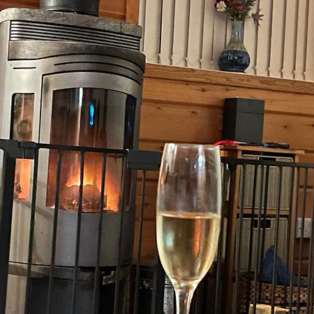 Luxury Peak District Lodge, Hot Tub, Log Burner, Nr Lake Rudyard Экстерьер фото