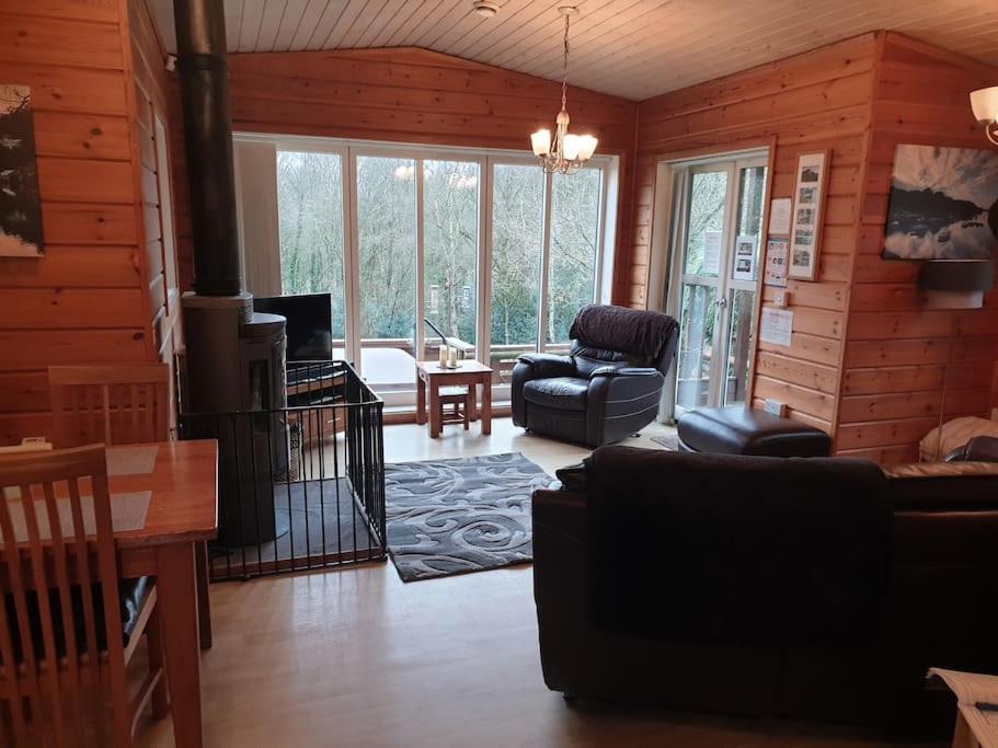 Luxury Peak District Lodge, Hot Tub, Log Burner, Nr Lake Rudyard Экстерьер фото
