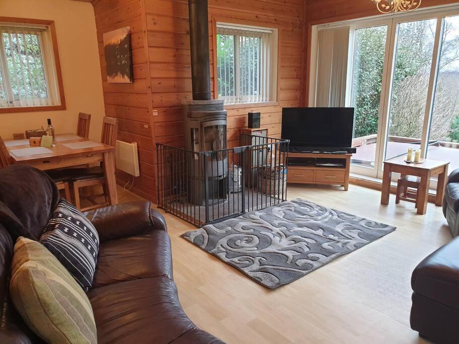 Luxury Peak District Lodge, Hot Tub, Log Burner, Nr Lake Rudyard Экстерьер фото
